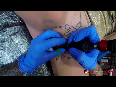 ❤️ Extremamente tatuada, a brasa Sully Savage fez uma tatuagem em seu clítoris Porno em porno pt-br.centr-klassiki.ru ❤